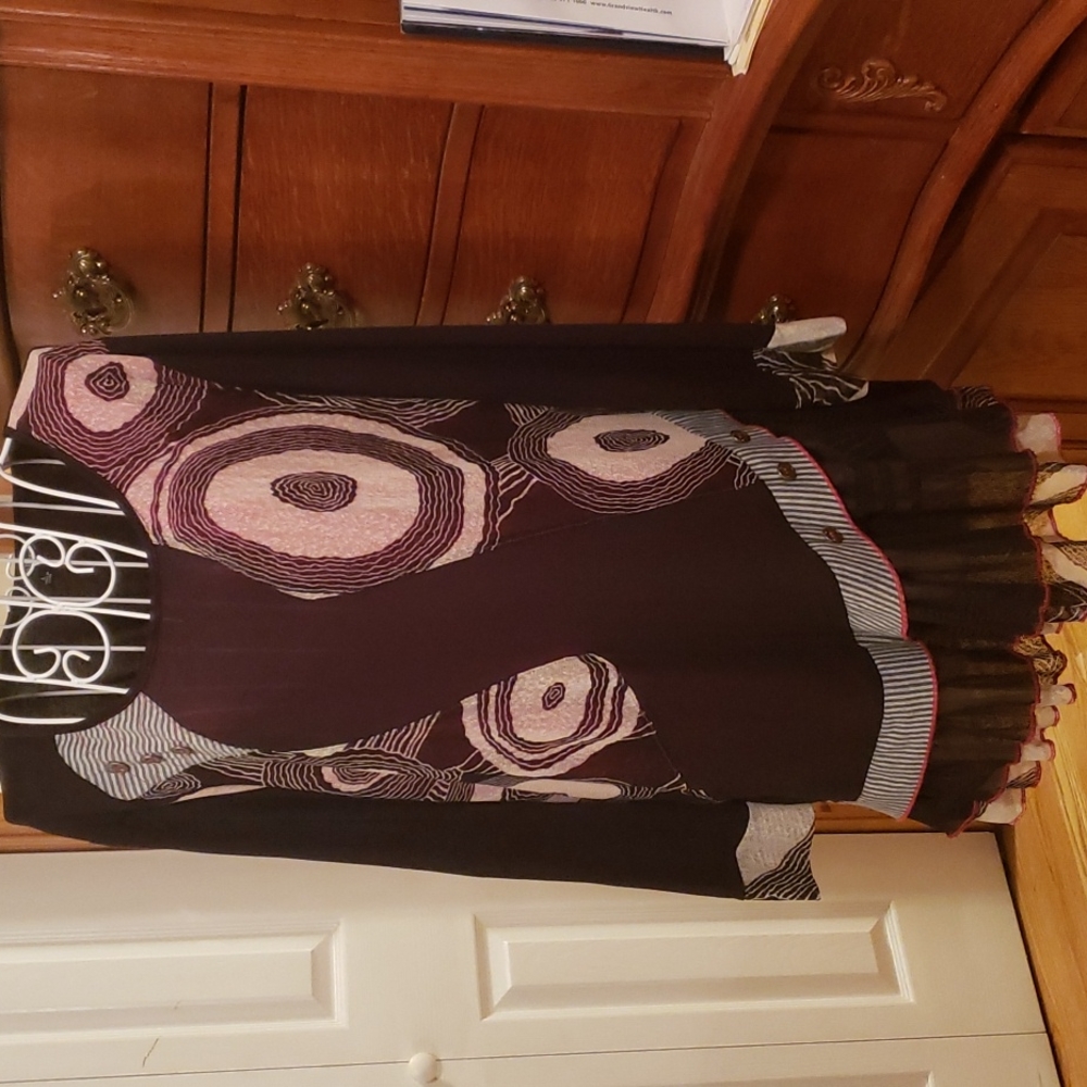 Abstract Top with Ruffle - Picture 1 of 6